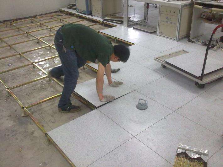 安装静电地板流程是什么  安装静电地板对场地的要求