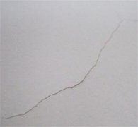 墙体有裂缝怎么办 墙体出现裂缝的原因分析