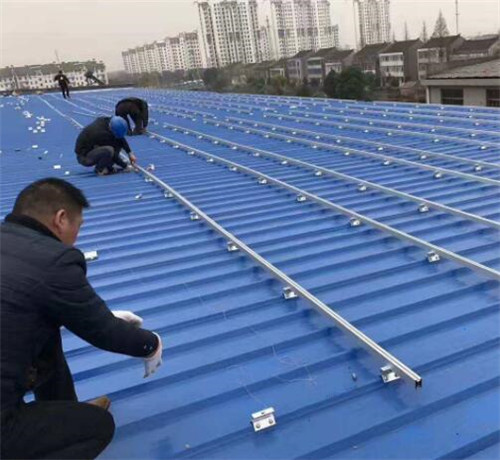 彩钢瓦价格贵吗 彩钢瓦安装3个注意事项