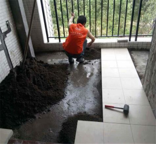 贴瓷砖工具有哪些 瓷砖铺贴的4个注意事项